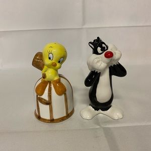 Tweety and Sylvester salt and pepper shakers vintage